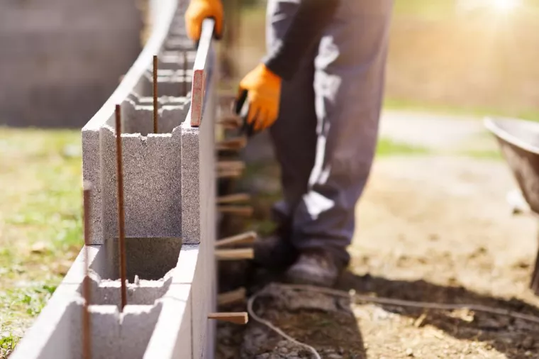 Construire un mur de clôture en parpaing ou Béton banché en Corse, Prunelli-di-Fiumorbo, QUEIROGA CONSTRUCTIONS