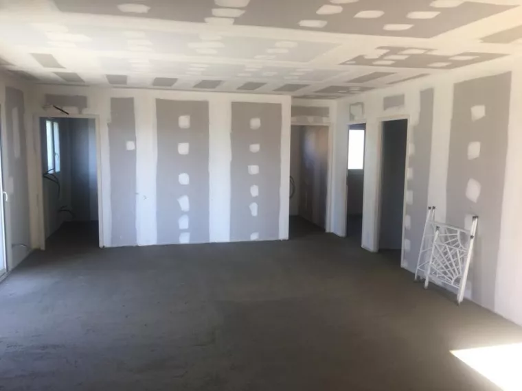 Rénover un appartement des années 70 en appartement moderne et lumineux à Prunelli-di-Fiumorbo, Prunelli-di-Fiumorbo, QUEIROGA CONSTRUCTIONS